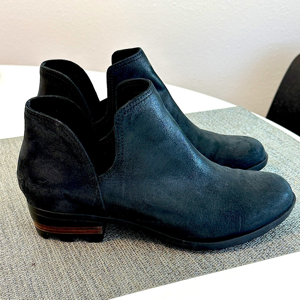 Sorel Lolla Cut Out Bootie Shootie 9.5 40.5